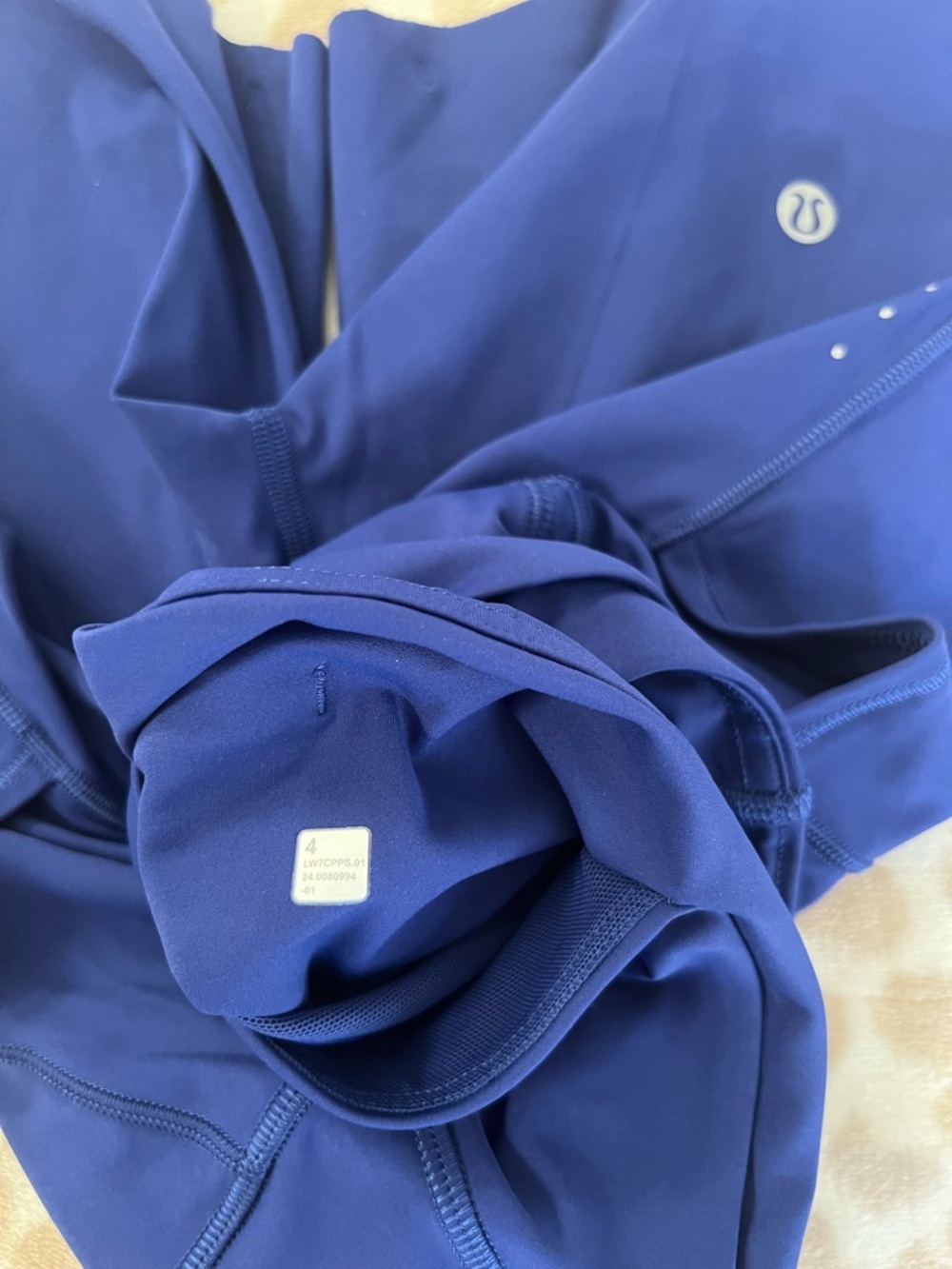 Lululemon Fast and Free HR Short 6" with Pockets~Galactic Cobalt, Size 4 - Picture 5 of 6